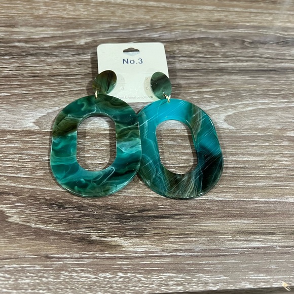 NWT STATEMENT EARRINGS - Picture 3 of 4